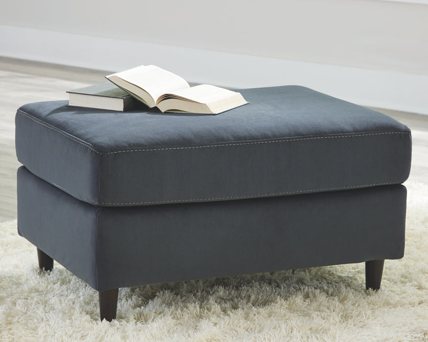 Kennewick Signature Design by Ashley Ottoman