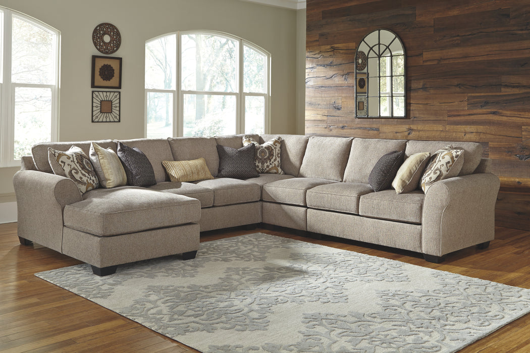 Pantomine Benchcraft 5-Piece Sectional with Chaise