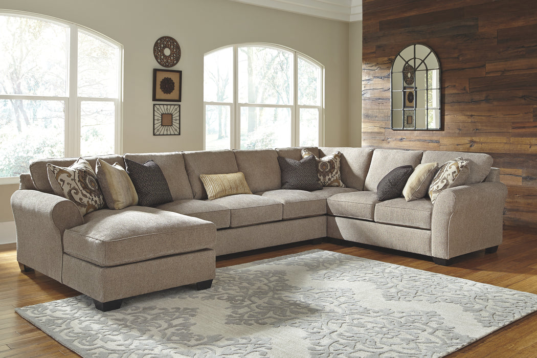 Pantomine Benchcraft 4-Piece Sectional with Chaise