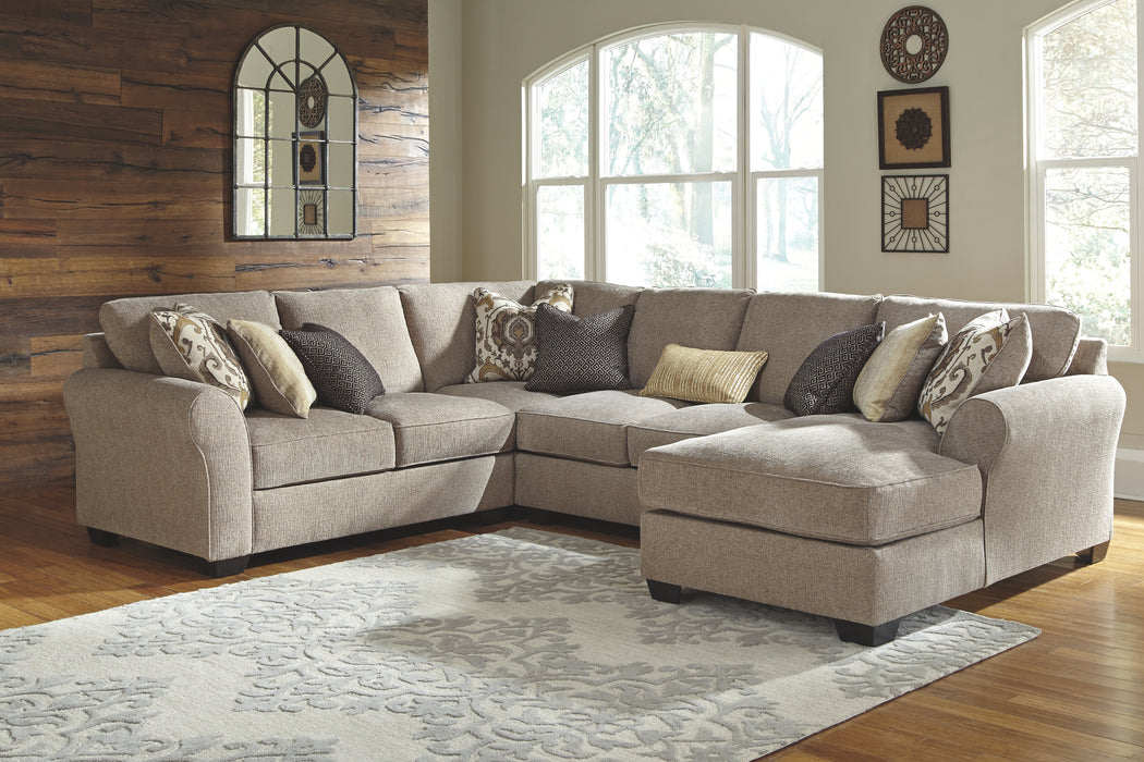 Pantomine Benchcraft 4-Piece Sectional with Chaise