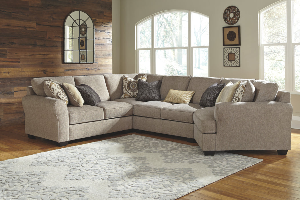 Pantomine Benchcraft 4-Piece Sectional with Cuddler