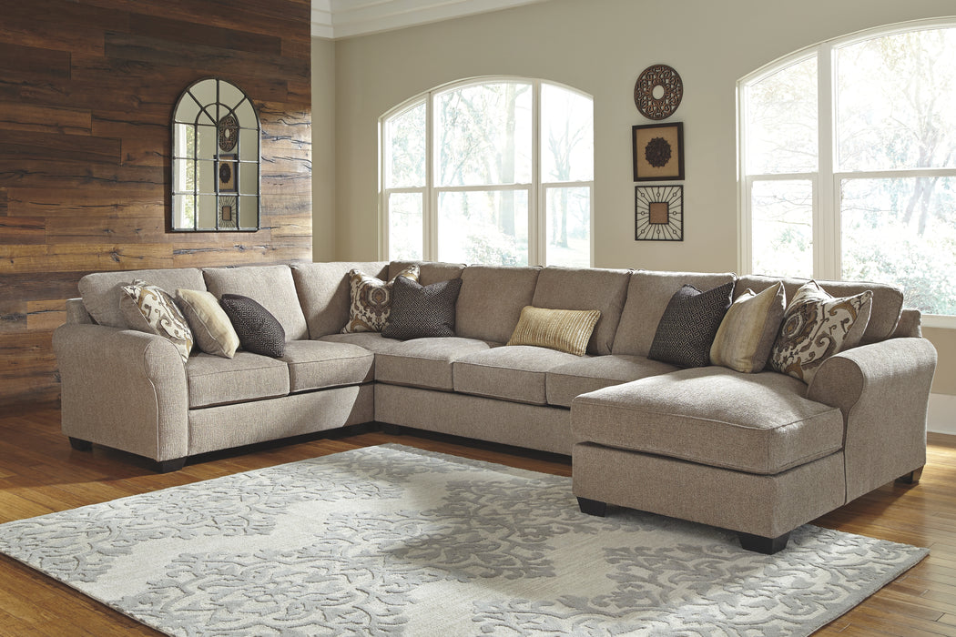 Pantomine Benchcraft 4-Piece Sectional with Chaise