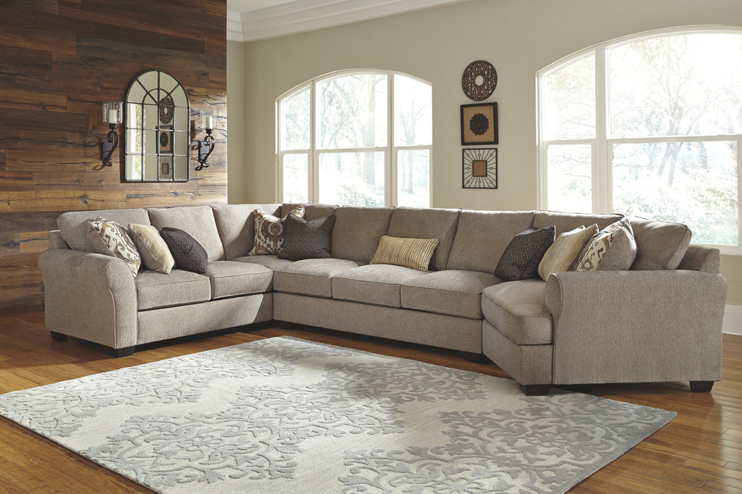 Pantomine Benchcraft 4-Piece Sectional with Cuddler