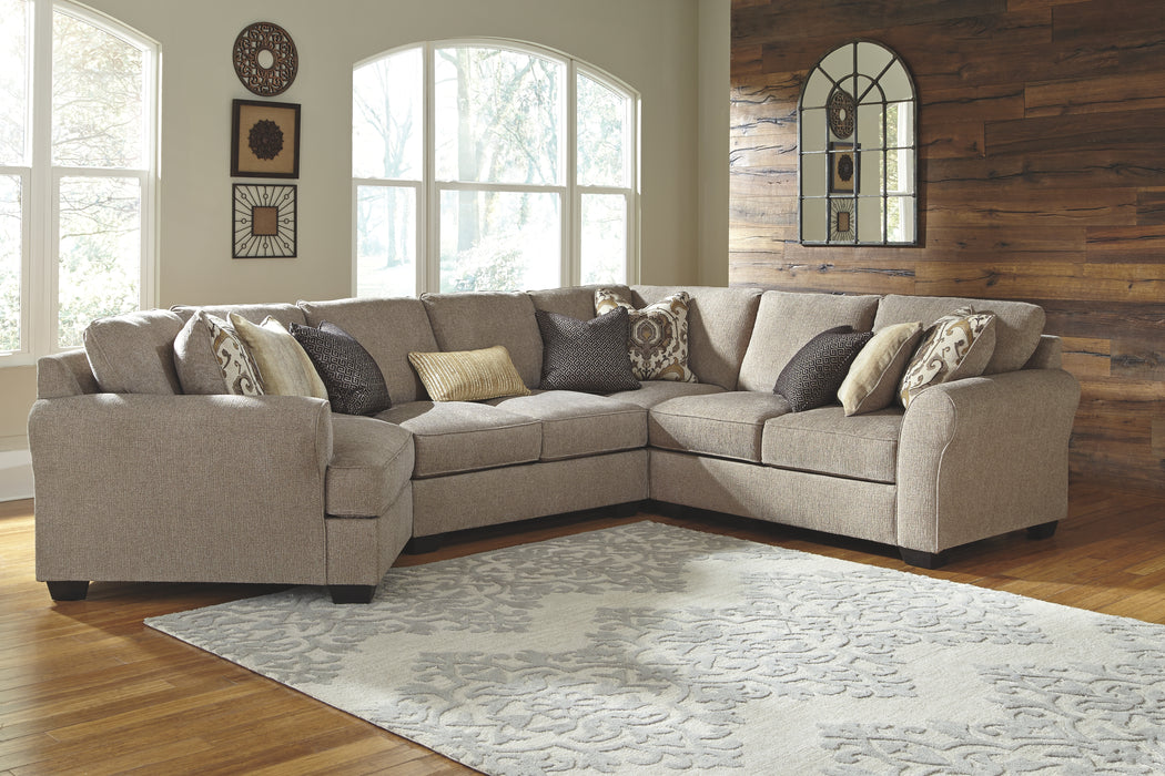 Pantomine Benchcraft 4-Piece Sectional with Cuddler