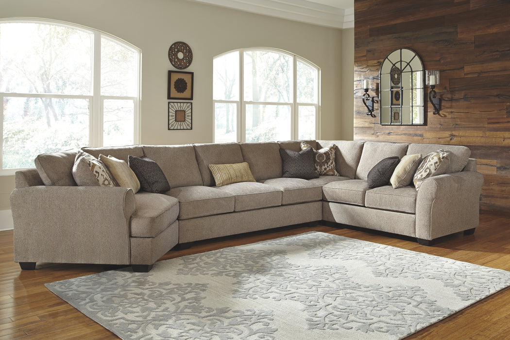 Pantomine Benchcraft 4-Piece Sectional with Cuddler