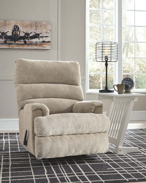 Man Fort Signature Design by Ashley Recliner