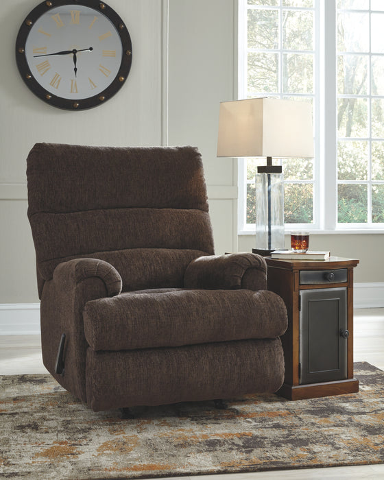 Man Fort Signature Design by Ashley Recliner