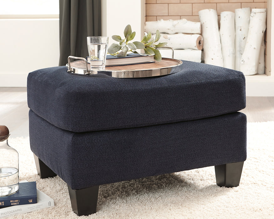 Creeal Heights Benchcraft Ottoman