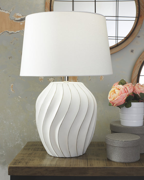 Hidago Signature Design by Ashley Table Lamp