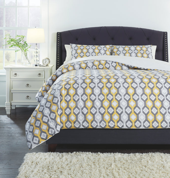 Mato Signature Design by Ashley Comforter Set King