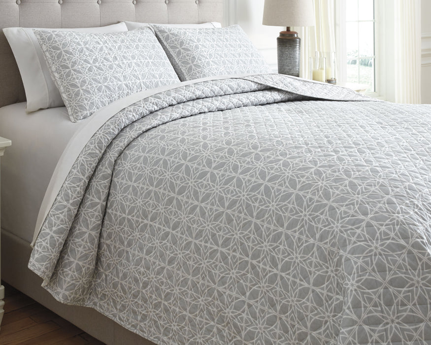 Mayda Signature Design by Ashley Quilt Set Queen