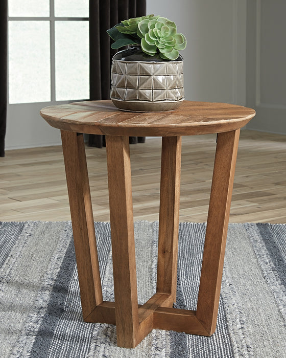 Kinnshee Signature Design by Ashley End Table