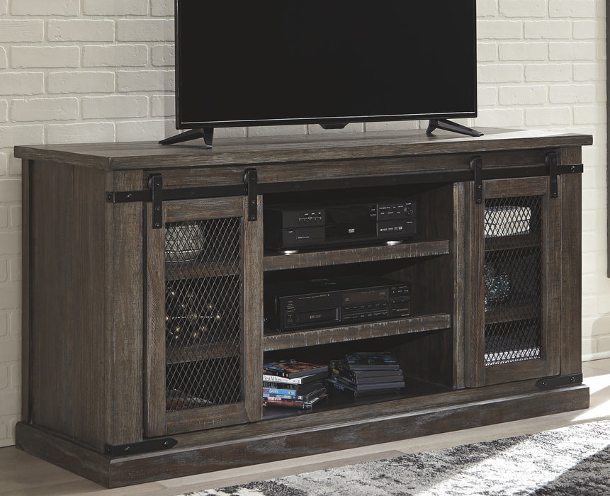 Danell Ridge Signature Design by Ashley TV Stand